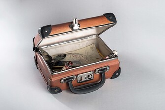 Bertozzi & Casoni, Valigetta del pittore, 2018, &copy; Ber