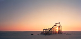 Thomas Wrede, Achterbahn-Ruine ('Wilde Maus') (aus der Serie 'Real Landscapes') (aus der Serie "Real Landscape"), 2013, &copy; Thomas Wrede, VG-Bildkunst, Bonn