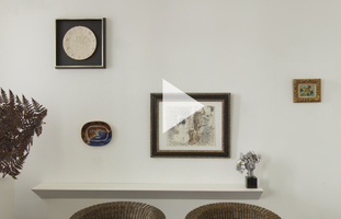 Pablo Picasso und zwei Skulpturen von Manolo Valdés