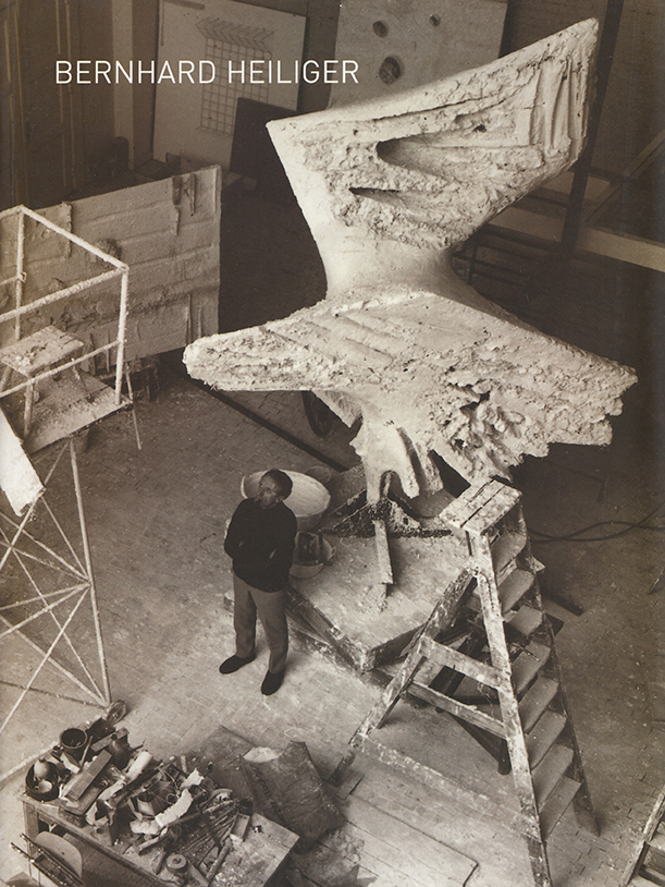 Bernhard Heiliger. Kugeln schweben gleich Planeten durch den Kosmos