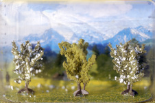 Thomas Wrede, Kleine Bäume (aus der Serie 'Wrapped Landscapes'), 2005, &copy; Thomas Wrede, VG-Bildkunst, Bonn